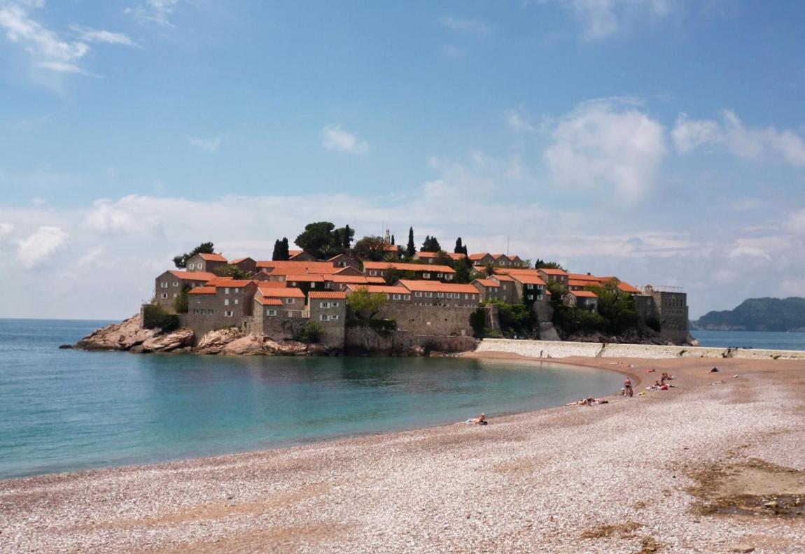 Lovely Apartment Sveti Stefan Bagian luar foto